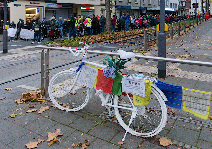 © www.mutbuergerdokus.de: Demonstration 'Sichere Luxemburger Straße für alle - Unfälle verhindern, nicht verwalten!'