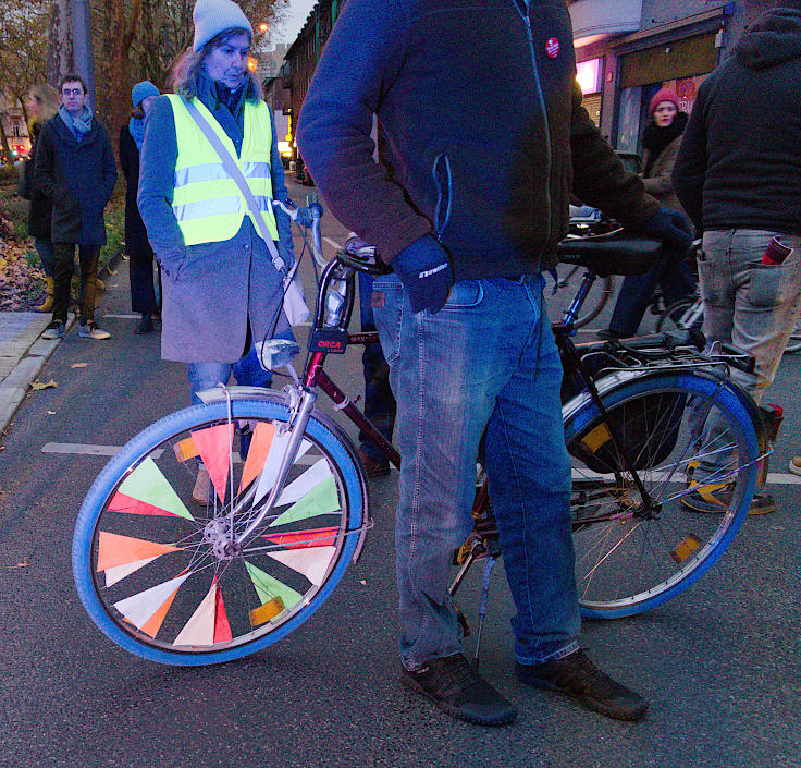 © www.mutbuergerdokus.de: Demonstration 'Sichere Luxemburger Straße für alle - Unfälle verhindern, nicht verwalten!'
