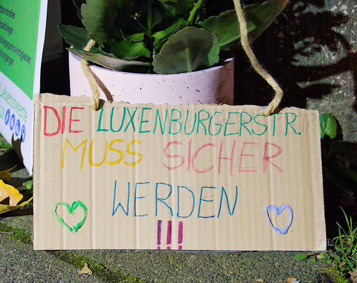 © www.mutbuergerdokus.de: Demonstration 'Sichere Luxemburger Straße für alle - Unfälle verhindern, nicht verwalten!'