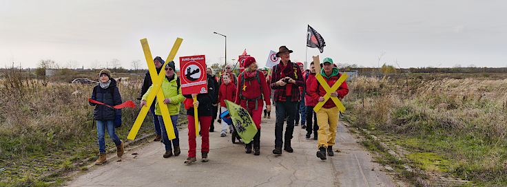 © www.mutbuergerdokus.de: ROTE LINIE am Hambacher Wald