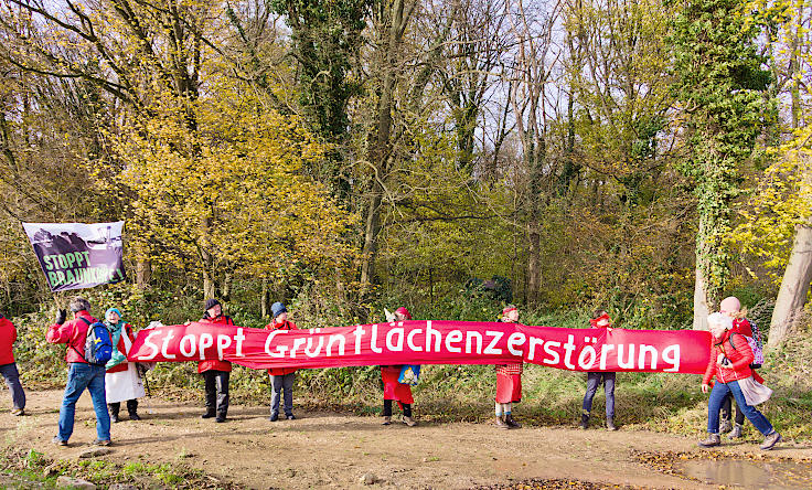 © www.mutbuergerdokus.de: ROTE LINIE am Hambacher Wald