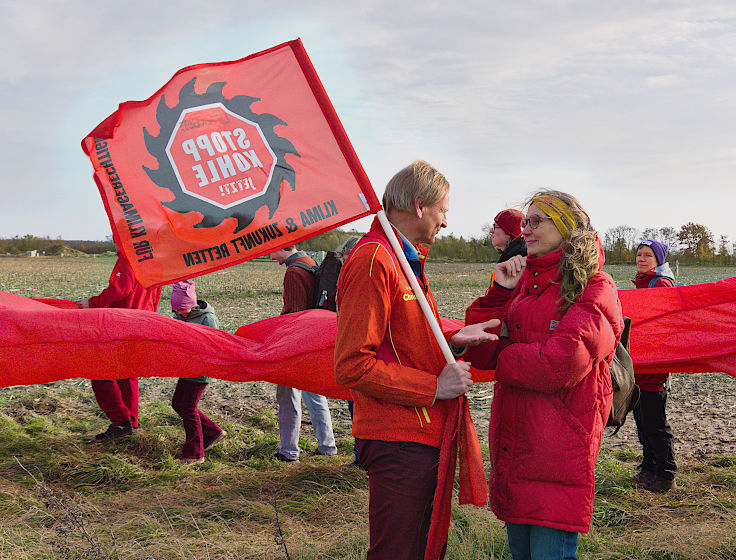 © www.mutbuergerdokus.de: ROTE LINIE am Hambacher Wald