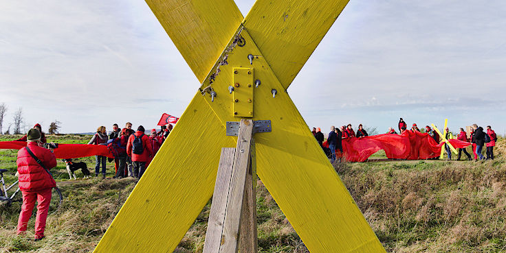 © www.mutbuergerdokus.de: ROTE LINIE am Hambacher Wald
