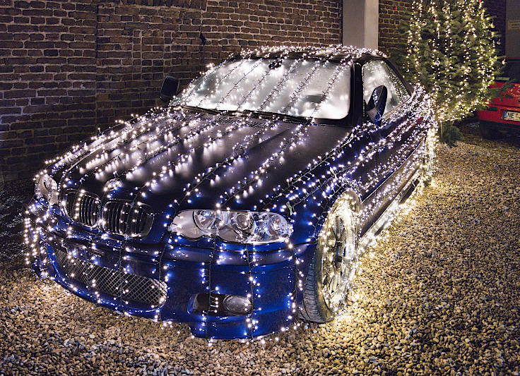 © www.mutbuergerdokus.de: Lichtershow im Advent