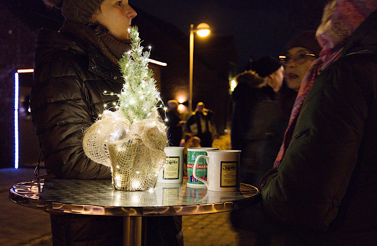 © www.mutbuergerdokus.de: Lichtershow im Advent