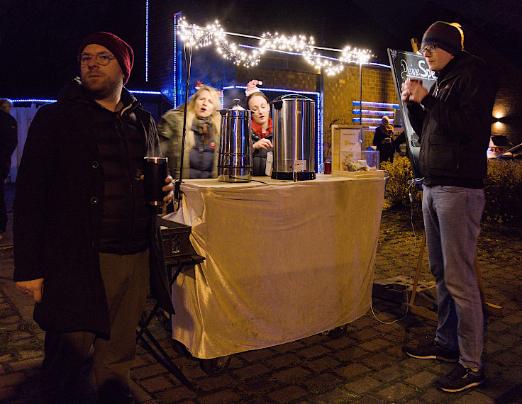 © www.mutbuergerdokus.de: Lichtershow im Advent