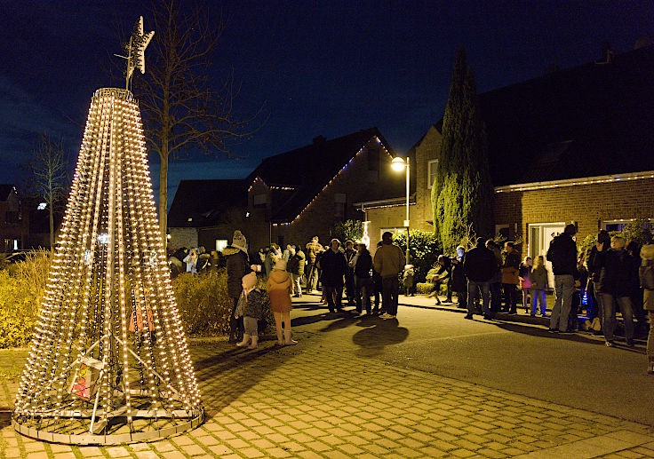 © www.mutbuergerdokus.de: Lichtershow im Advent