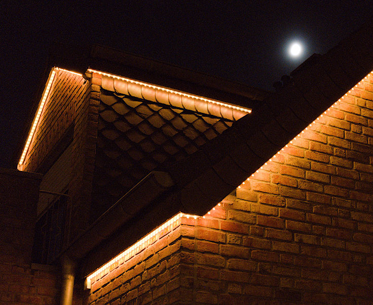 © www.mutbuergerdokus.de: Lichtershow im Advent