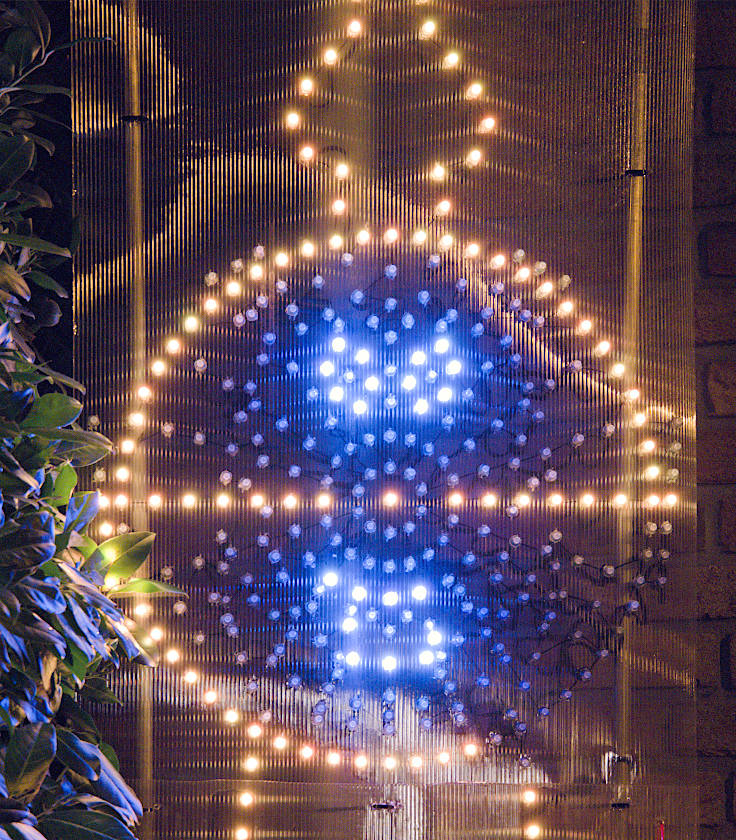 © www.mutbuergerdokus.de: Lichtershow im Advent