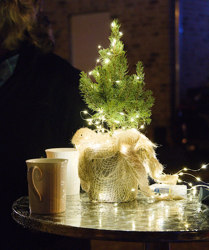 © www.mutbuergerdokus.de: Lichtershow im Advent