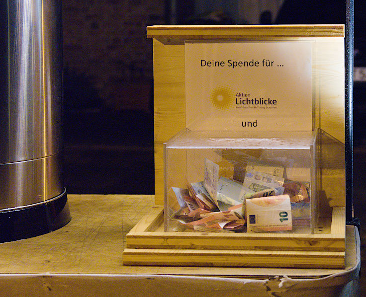 © www.mutbuergerdokus.de: Lichtershow im Advent