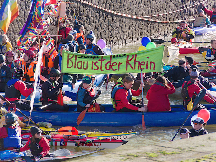 © www.mutbuergerdokus.de: Demonstration 'BUNT statt BRAUN – AUFS WASSER für DEMOKRATIE und VIELFALT!'