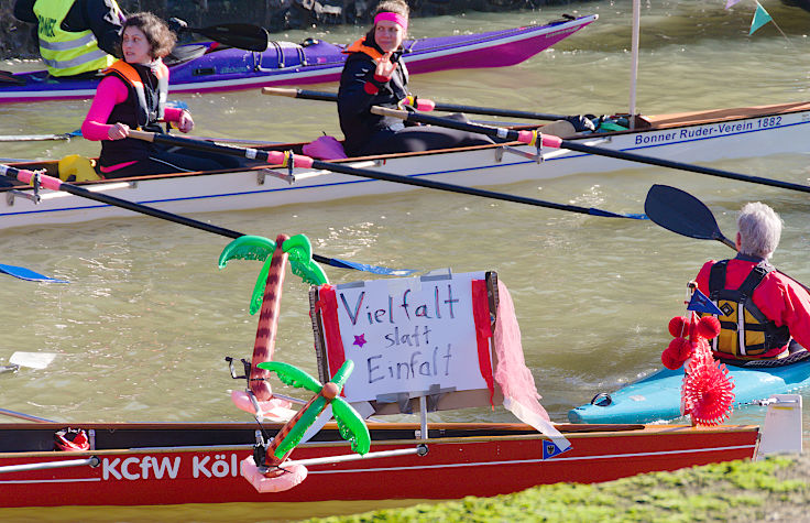 © www.mutbuergerdokus.de: Demonstration 'BUNT statt BRAUN – AUFS WASSER für DEMOKRATIE und VIELFALT!'
