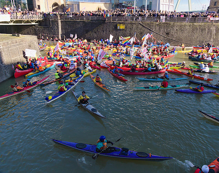 © www.mutbuergerdokus.de: Demonstration 'BUNT statt BRAUN – AUFS WASSER für DEMOKRATIE und VIELFALT!'