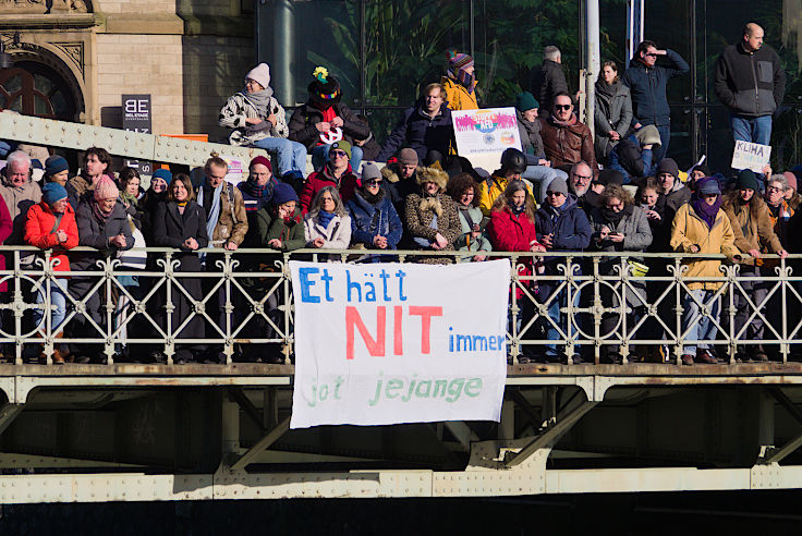 © www.mutbuergerdokus.de: Demonstration 'BUNT statt BRAUN – AUFS WASSER für DEMOKRATIE und VIELFALT!'