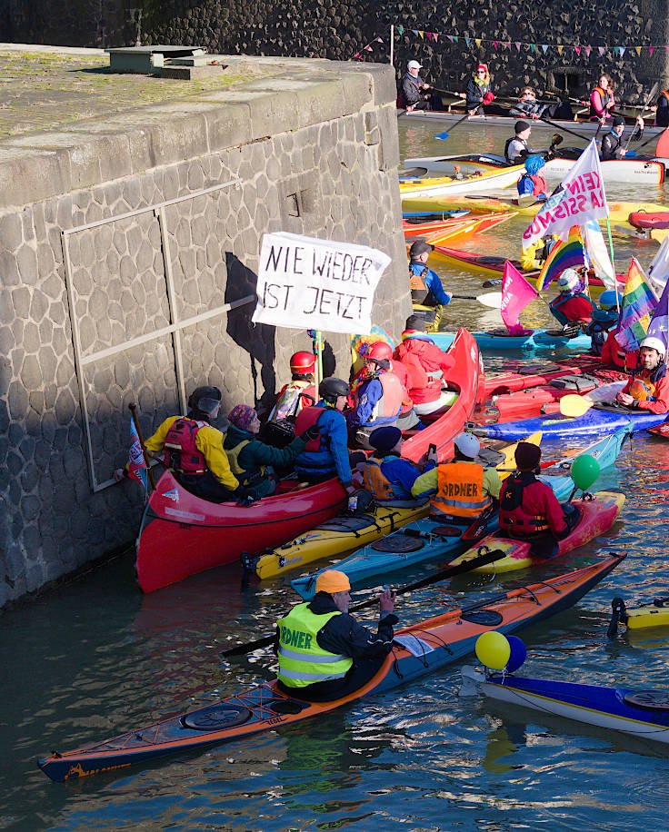 © www.mutbuergerdokus.de: Demonstration 'BUNT statt BRAUN – AUFS WASSER für DEMOKRATIE und VIELFALT!'