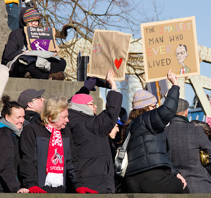© www.mutbuergerdokus.de: Demonstration 'BUNT statt BRAUN – AUFS WASSER für DEMOKRATIE und VIELFALT!'