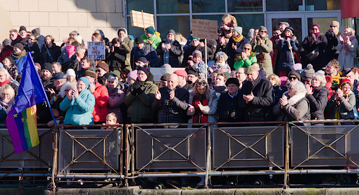 © www.mutbuergerdokus.de: Demonstration 'BUNT statt BRAUN – AUFS WASSER für DEMOKRATIE und VIELFALT!'