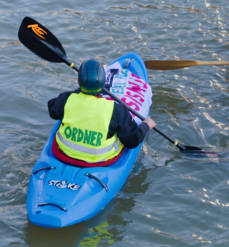 © www.mutbuergerdokus.de: Demonstration 'BUNT statt BRAUN – AUFS WASSER für DEMOKRATIE und VIELFALT!'