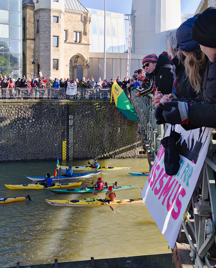 © www.mutbuergerdokus.de: Demonstration 'BUNT statt BRAUN – AUFS WASSER für DEMOKRATIE und VIELFALT!'
