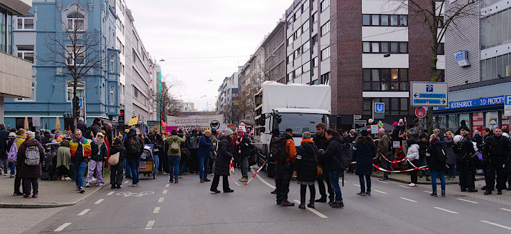 © www.mutbuergerdokus.de: Düsseldorf stellt sich quer: Demonstration 'Gegen die AfD und die Rechtsentwicklung der Gesellschaft'
