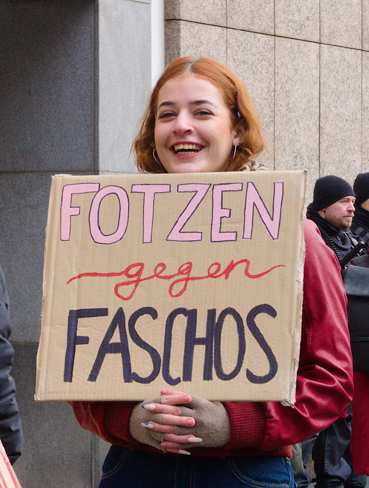 © www.mutbuergerdokus.de: Düsseldorf stellt sich quer: Demonstration 'Gegen die AfD und die Rechtsentwicklung der Gesellschaft'
