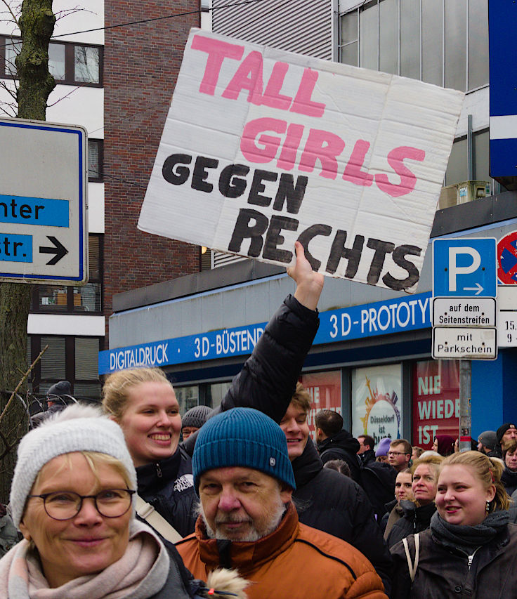 © www.mutbuergerdokus.de: Düsseldorf stellt sich quer: Demonstration 'Gegen die AfD und die Rechtsentwicklung der Gesellschaft'