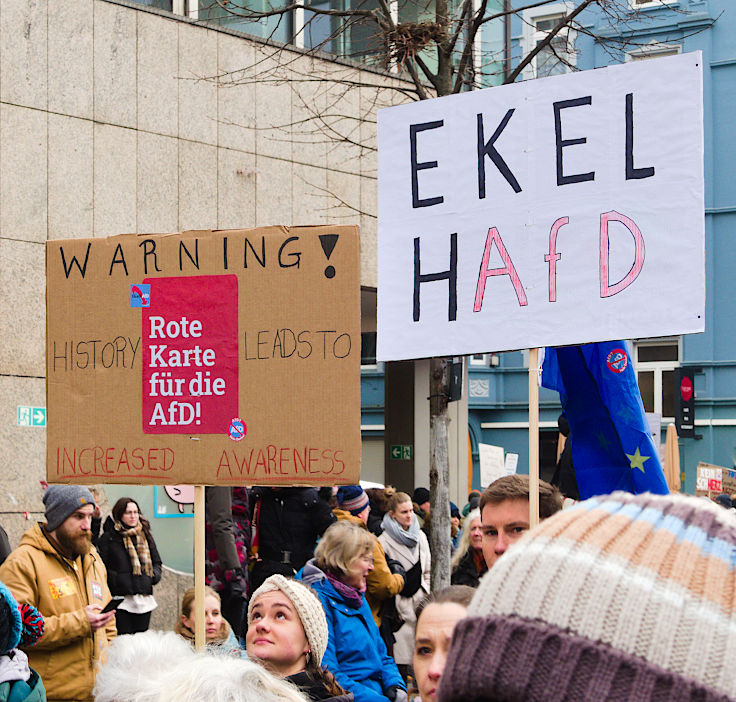 © www.mutbuergerdokus.de: Düsseldorf stellt sich quer: Demonstration 'Gegen die AfD und die Rechtsentwicklung der Gesellschaft'