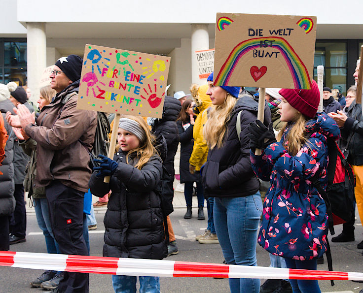 © www.mutbuergerdokus.de: Düsseldorf stellt sich quer: Demonstration 'Gegen die AfD und die Rechtsentwicklung der Gesellschaft'