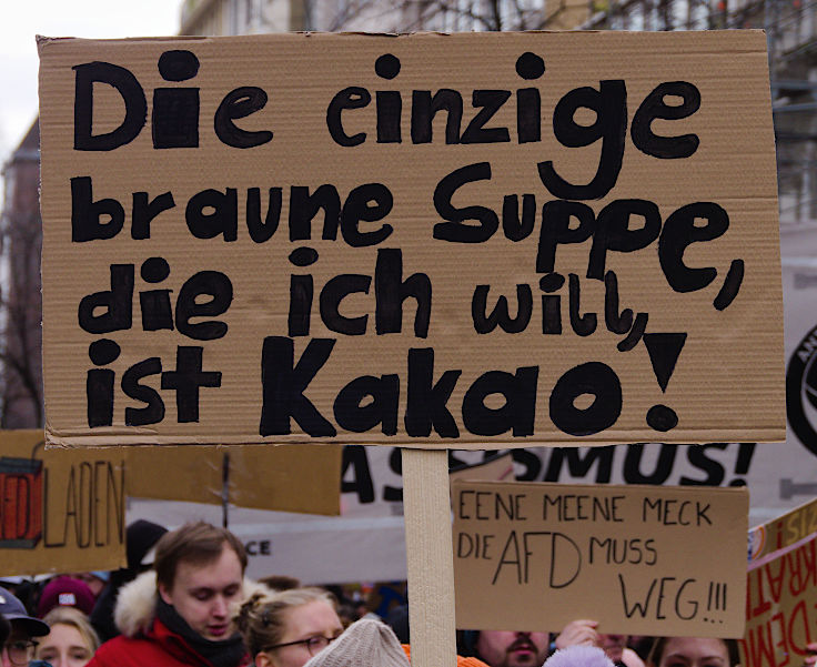 © www.mutbuergerdokus.de: Düsseldorf stellt sich quer: Demonstration 'Gegen die AfD und die Rechtsentwicklung der Gesellschaft'