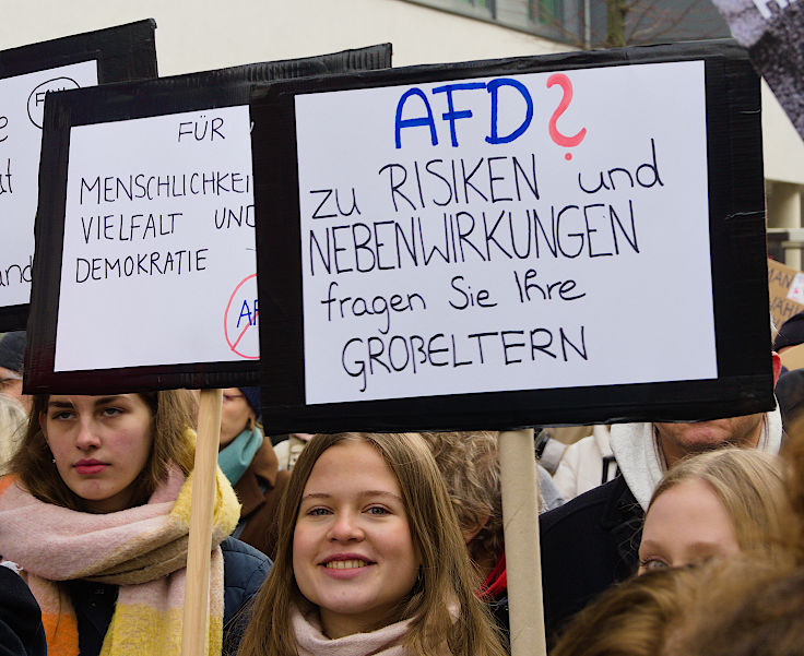 © www.mutbuergerdokus.de: Düsseldorf stellt sich quer: Demonstration 'Gegen die AfD und die Rechtsentwicklung der Gesellschaft' © www.mutbuergerdokus.de: Düsseldorf stellt sich quer: Demonstration 'Gegen die AfD und die Rechtsentwicklung der Gesellschaft'