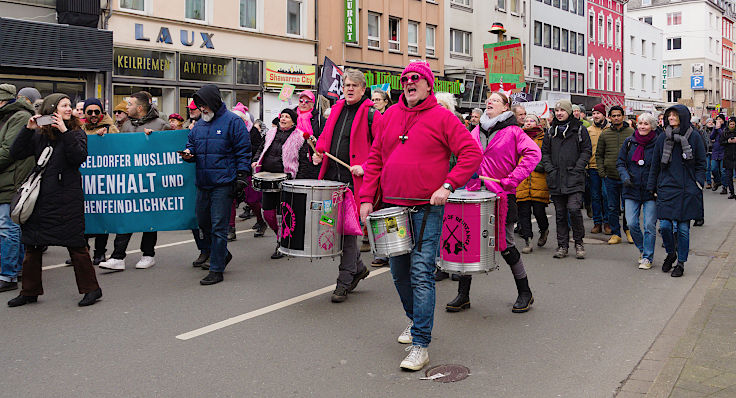 © www.mutbuergerdokus.de: Düsseldorf stellt sich quer: Demonstration 'Gegen die AfD und die Rechtsentwicklung der Gesellschaft' © www.mutbuergerdokus.de: Düsseldorf stellt sich quer: Demonstration 'Gegen die AfD und die Rechtsentwicklung der Gesellschaft'