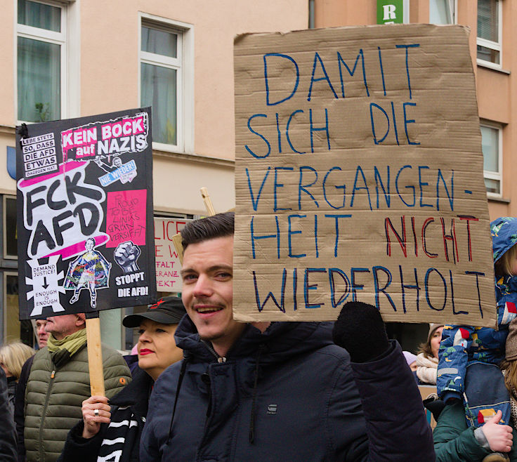 © www.mutbuergerdokus.de: Düsseldorf stellt sich quer: Demonstration 'Gegen die AfD und die Rechtsentwicklung der Gesellschaft' © www.mutbuergerdokus.de: Düsseldorf stellt sich quer: Demonstration 'Gegen die AfD und die Rechtsentwicklung der Gesellschaft'