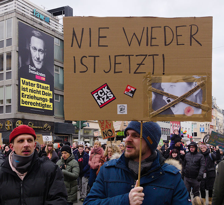 © www.mutbuergerdokus.de: Düsseldorf stellt sich quer: Demonstration 'Gegen die AfD und die Rechtsentwicklung der Gesellschaft' © www.mutbuergerdokus.de: Düsseldorf stellt sich quer: Demonstration 'Gegen die AfD und die Rechtsentwicklung der Gesellschaft'