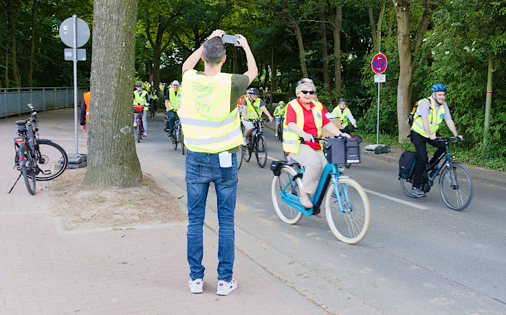 © www.mutbuergerdokus.de: 6. 'Meerbuscher Radnacht'