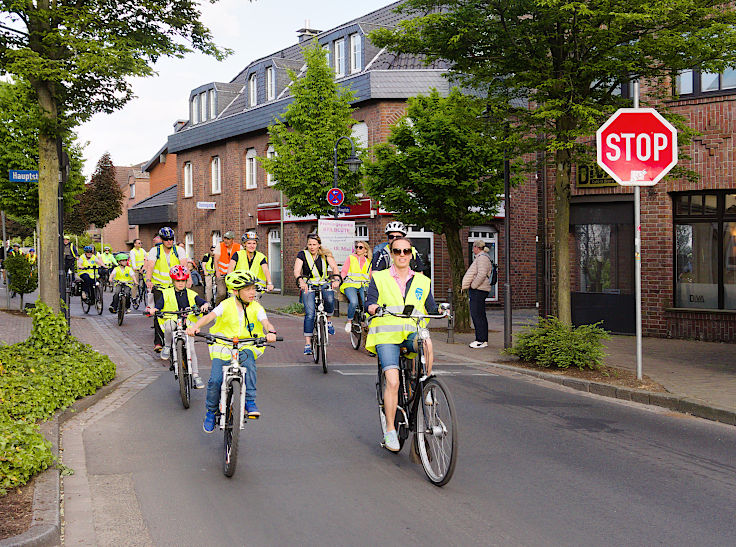 © www.mutbuergerdokus.de: 6. 'Meerbuscher Radnacht'