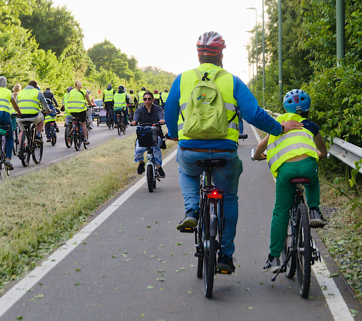 © www.mutbuergerdokus.de: 6. 'Meerbuscher Radnacht'