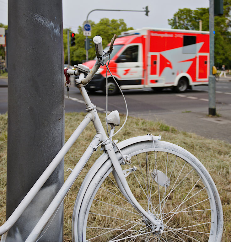 © www.mutbuergerdokus.de: ADFC Köln: 9. 'Ride of Silence'