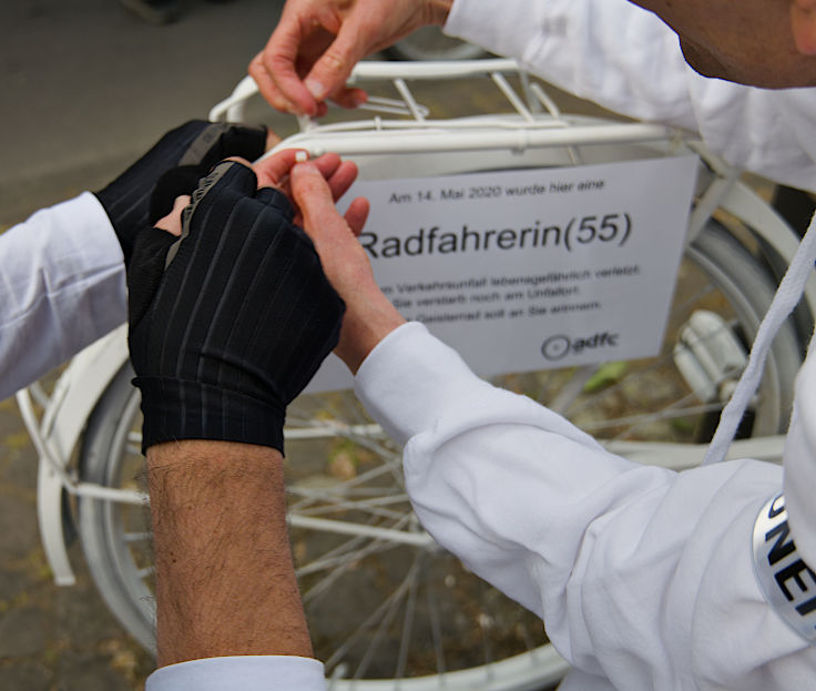 © www.mutbuergerdokus.de: ADFC Köln: 9. 'Ride of Silence'