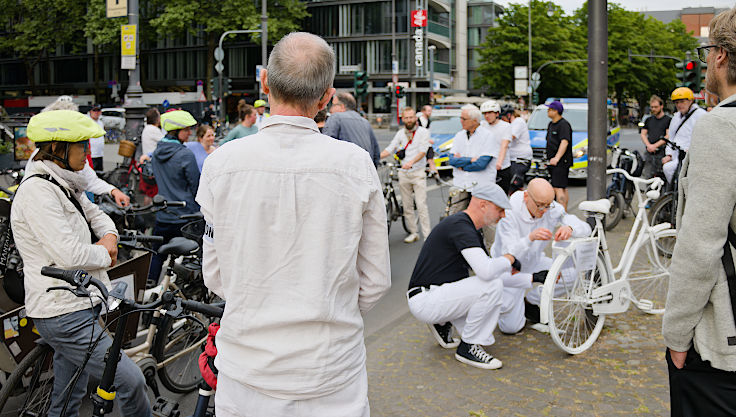 © www.mutbuergerdokus.de: ADFC Köln: 9. 'Ride of Silence'