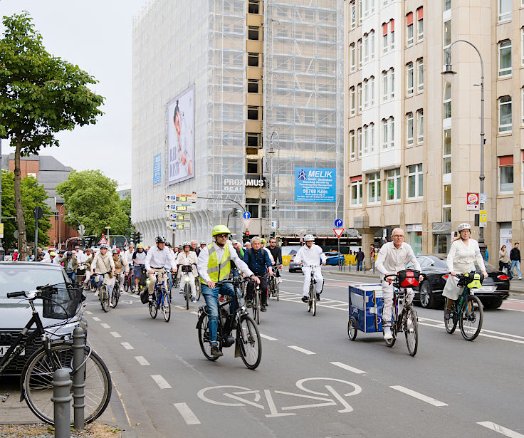 © www.mutbuergerdokus.de: ADFC Köln: 9. 'Ride of Silence'
