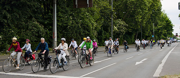 © www.mutbuergerdokus.de: ADFC Köln: 9. 'Ride of Silence'