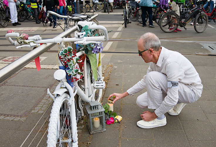 © www.mutbuergerdokus.de: ADFC Köln: 9. 'Ride of Silence'