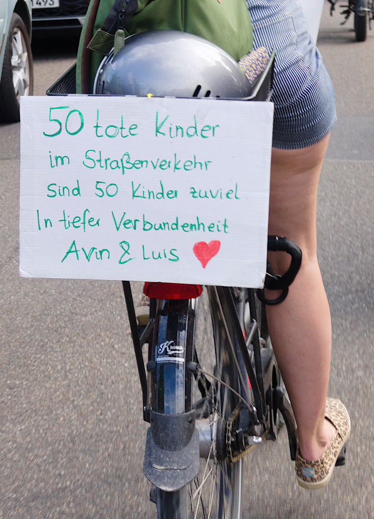 &copy; www.mutbuergerdokus.de: Kundgebung 'Vision Zero - Fahrt von K&ouml;ln zur Mahnwache nach H&uuml;rth. Keine weiteren Toten in H&uuml;rth und anderswo!'