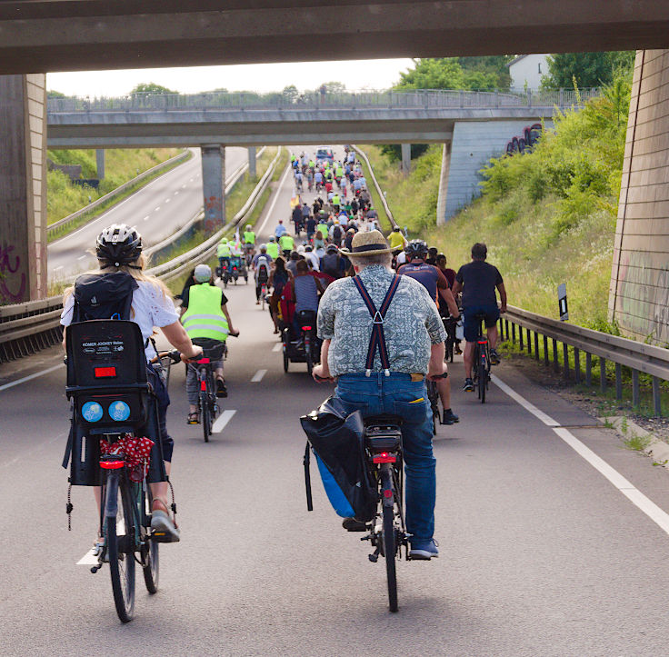 &copy; www.mutbuergerdokus.de: Kundgebung 'Vision Zero - Fahrt von K&ouml;ln zur Mahnwache nach H&uuml;rth. Keine weiteren Toten in H&uuml;rth und anderswo!'