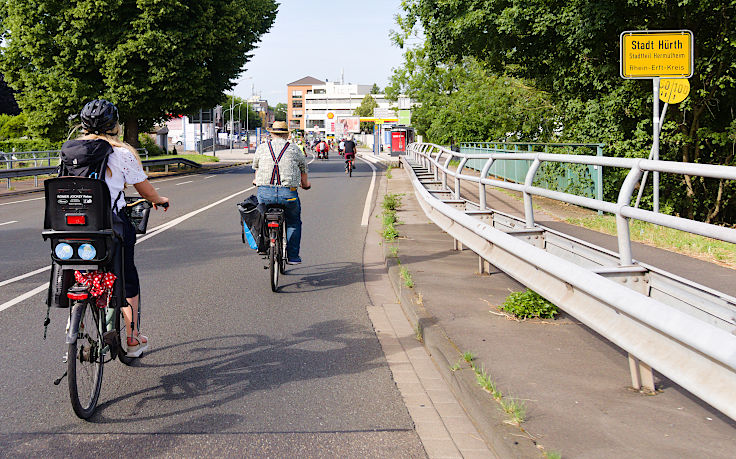 &copy; www.mutbuergerdokus.de: Kundgebung 'Vision Zero - Fahrt von K&ouml;ln zur Mahnwache nach H&uuml;rth. Keine weiteren Toten in H&uuml;rth und anderswo!'