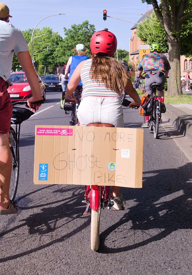 &copy; www.mutbuergerdokus.de: Kundgebung 'Vision Zero - Fahrt von K&ouml;ln zur Mahnwache nach H&uuml;rth. Keine weiteren Toten in H&uuml;rth und anderswo!'