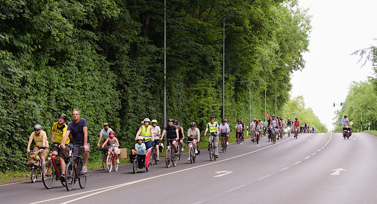 &copy; www.mutbuergerdokus.de: Kundgebung 'Vision Zero - Fahrt von K&ouml;ln zur Mahnwache nach H&uuml;rth. Keine weiteren Toten in H&uuml;rth und anderswo!'