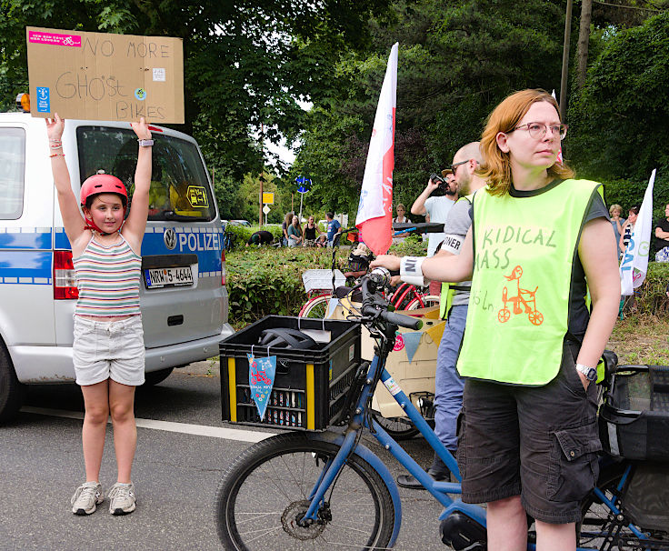 &copy; www.mutbuergerdokus.de: Kundgebung 'Vision Zero - Fahrt von K&ouml;ln zur Mahnwache nach H&uuml;rth. Keine weiteren Toten in H&uuml;rth und anderswo!'