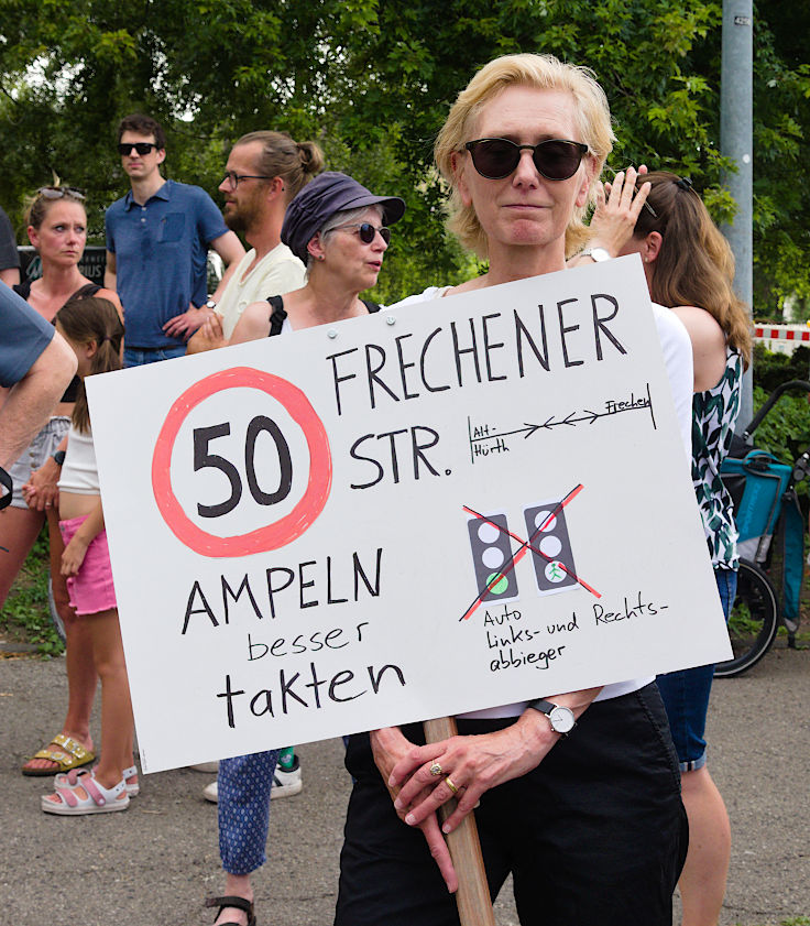 &copy; www.mutbuergerdokus.de: Kundgebung 'Vision Zero - Fahrt von K&ouml;ln zur Mahnwache nach H&uuml;rth. Keine weiteren Toten in H&uuml;rth und anderswo!'